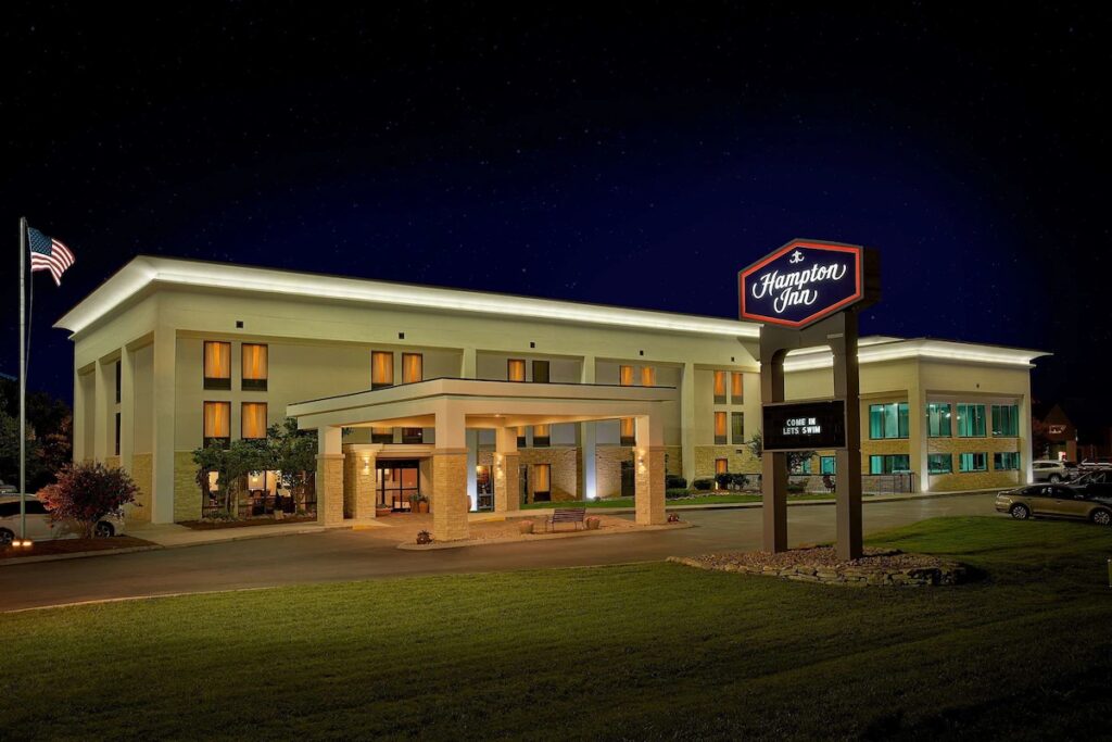 Hampton Inn Sevierville - Image 3