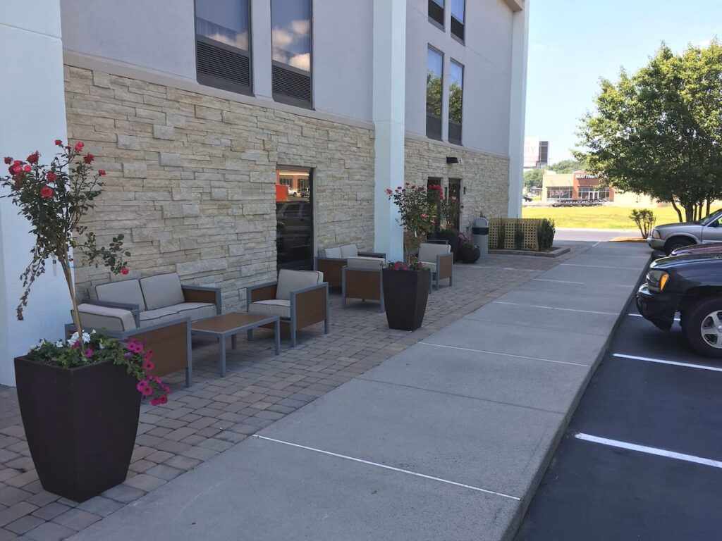 Hampton Inn Sevierville - Image 5