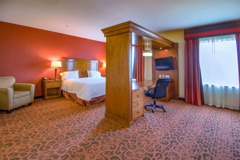 Hampton Inn & Suites Bastrop - Image 3