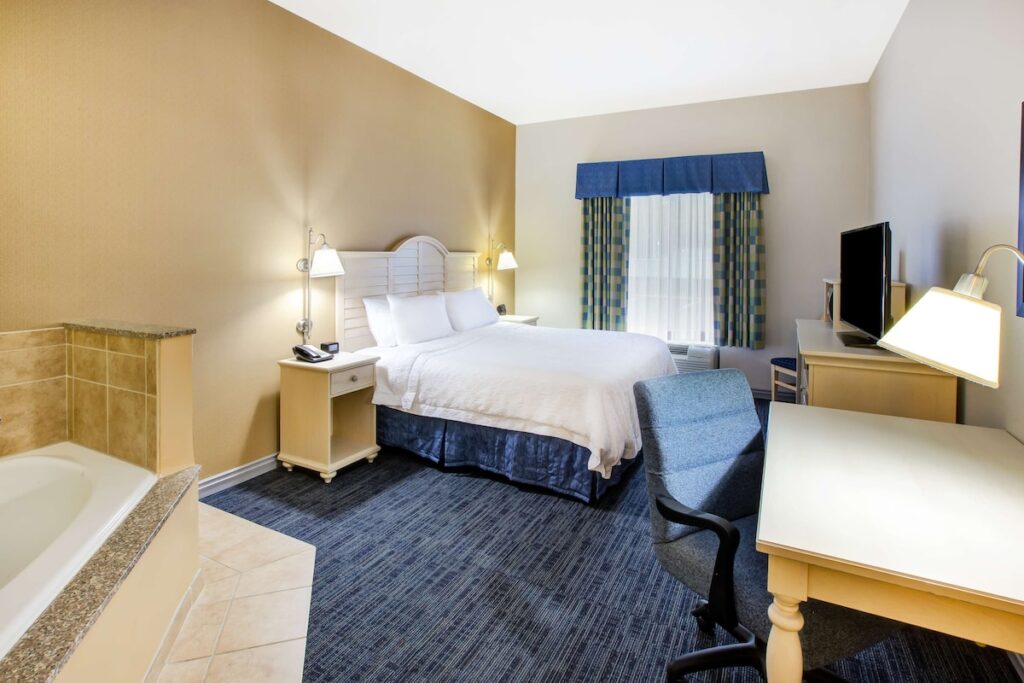 Hampton Inn & Suites Cape Cod-West Yarmouth - Image 1