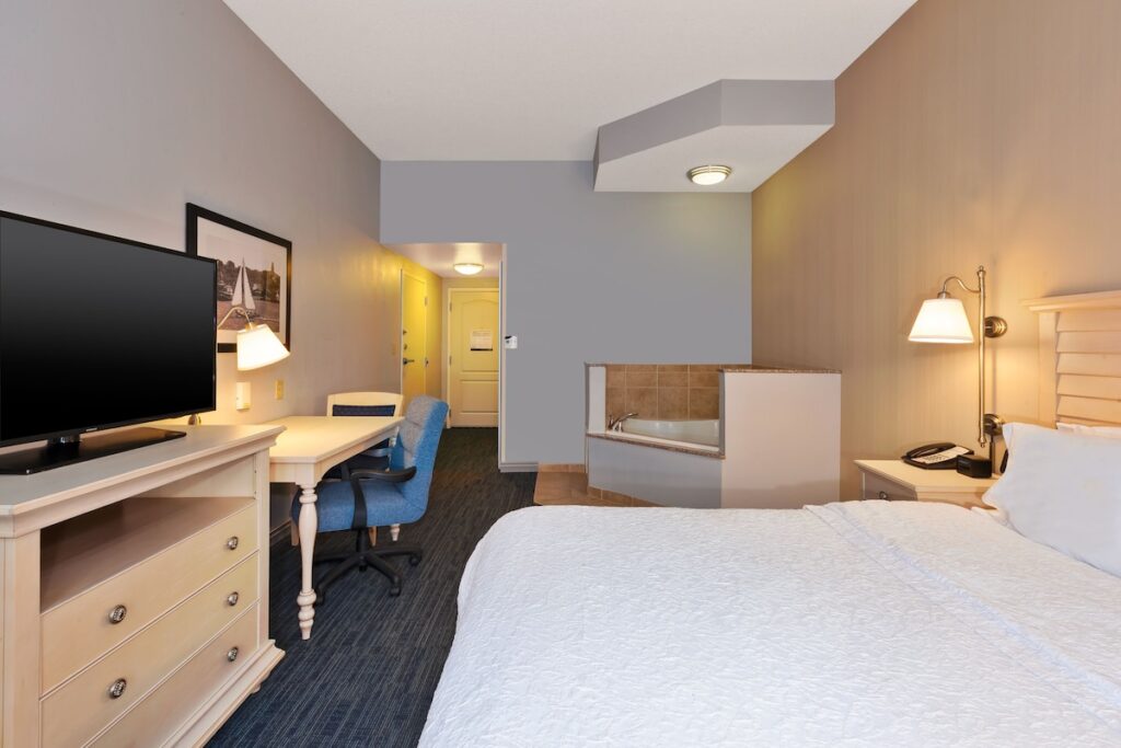 Hampton Inn & Suites Cape Cod-West Yarmouth - Image 3
