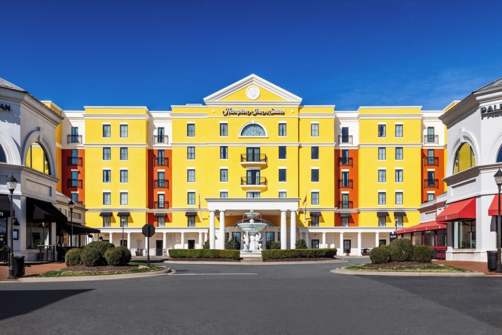 Hampton Inn & Suites Charlotte/South Park at Phillips Place - Image 2