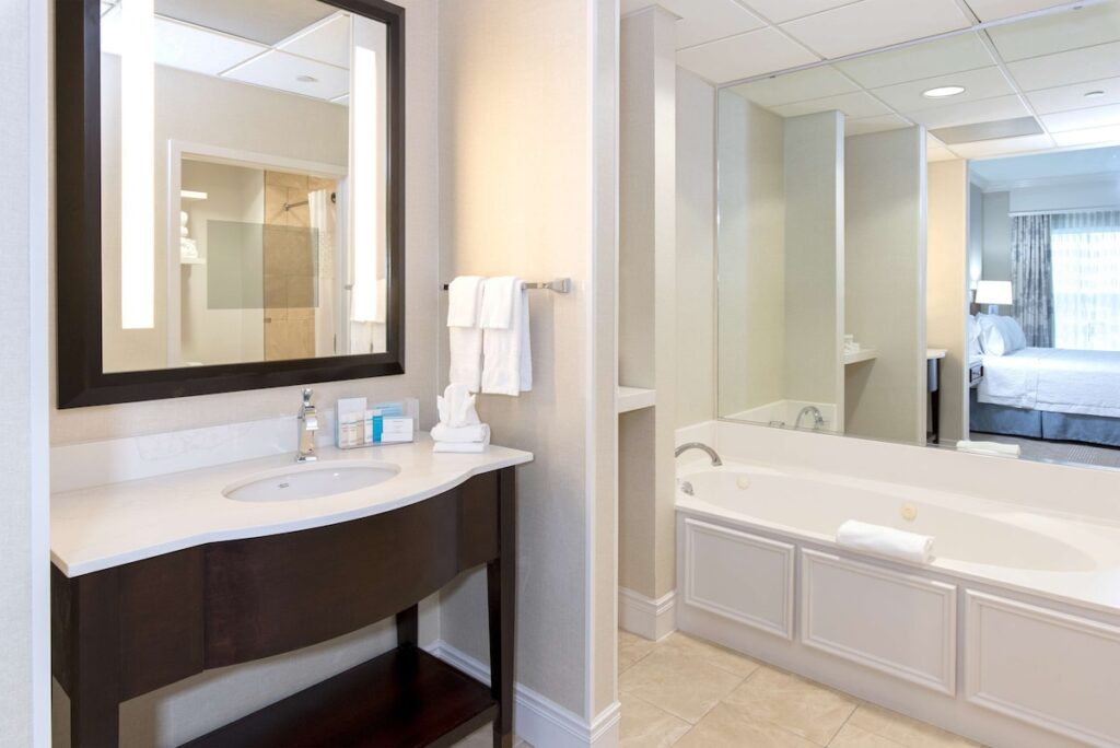 Hampton Inn & Suites Charlotte/South Park at Phillips Place - Image 1