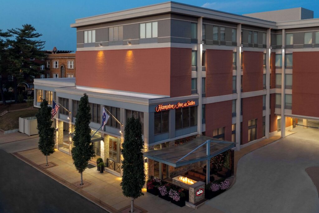 Hampton Inn & Suites Clayton/St. Louis-Galleria Area - Image 2