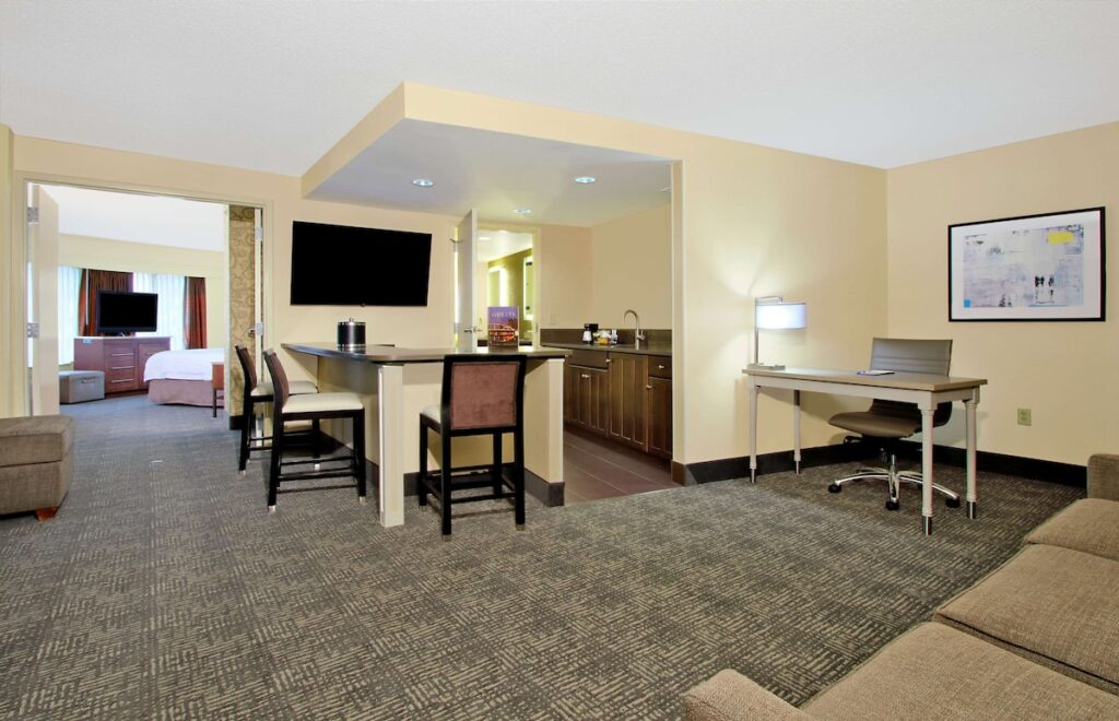 Hampton Inn & Suites Columbus-Downtown - Image 4