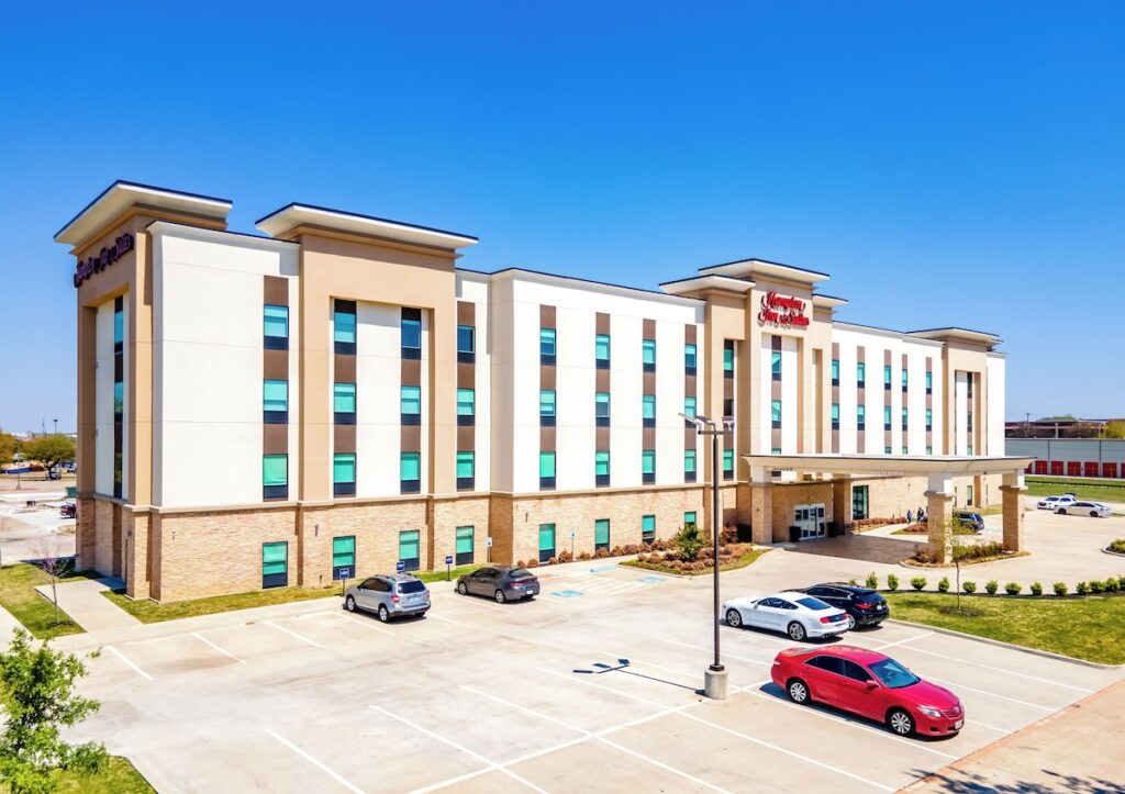 Hampton Inn & Suites Dallas/Plano Central - Image 4
