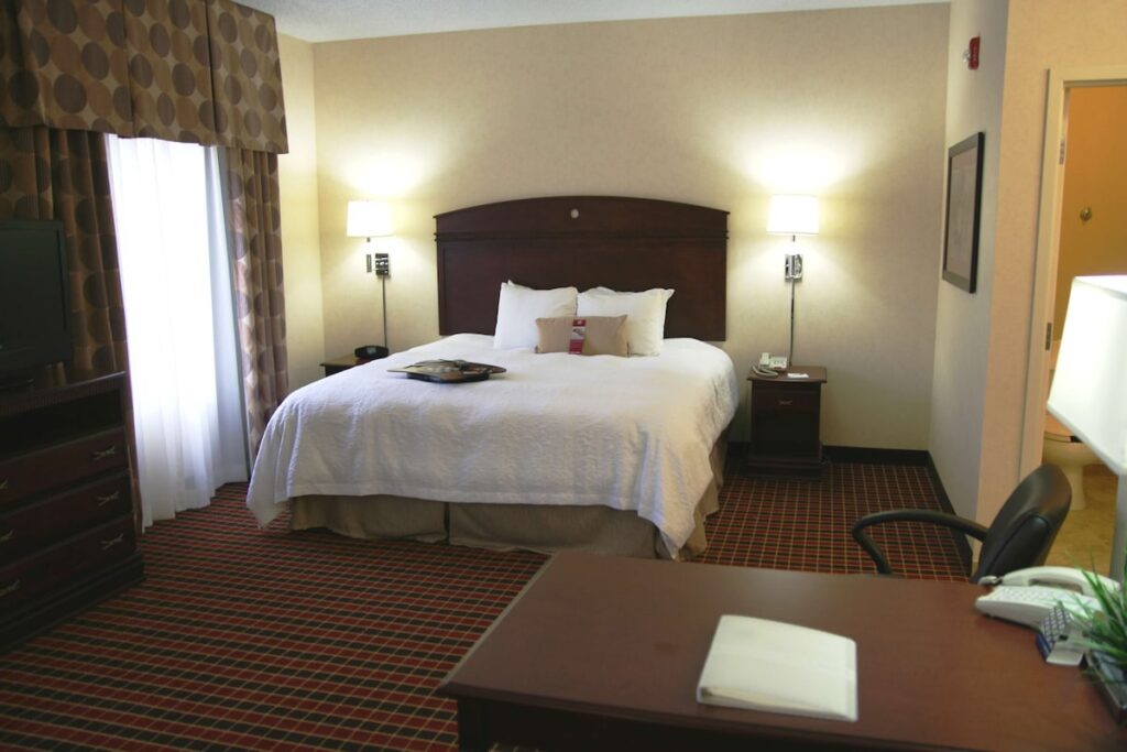 Hampton Inn & Suites Dayton-Airport - Image 3