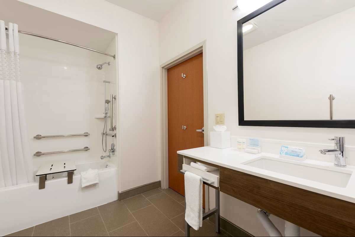Hampton Inn Suites East Lansing Okemos deep soaking tub