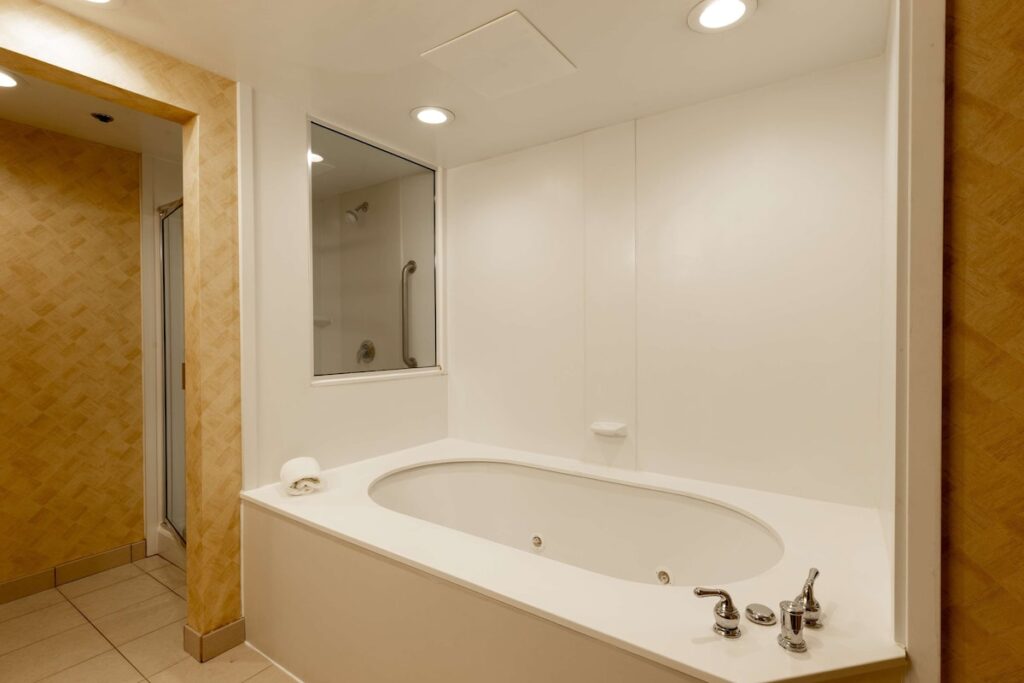 Hampton Inn & Suites Jacksonville Deerwood Park - Image 1