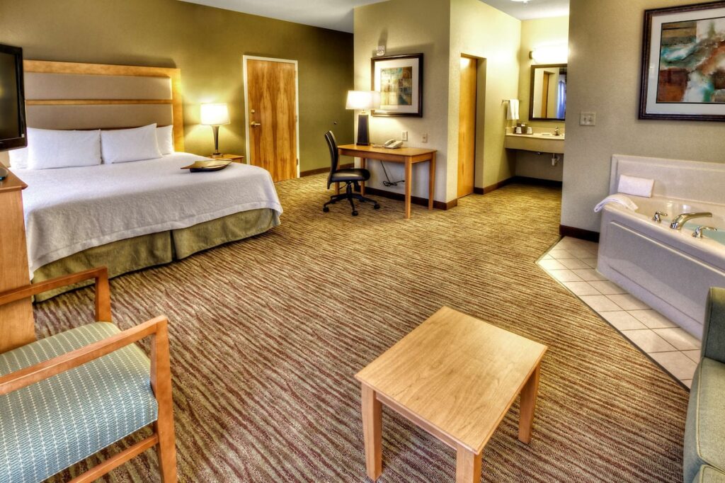 Hampton Inn & Suites Kalamazoo – Oshtemo - Image 3