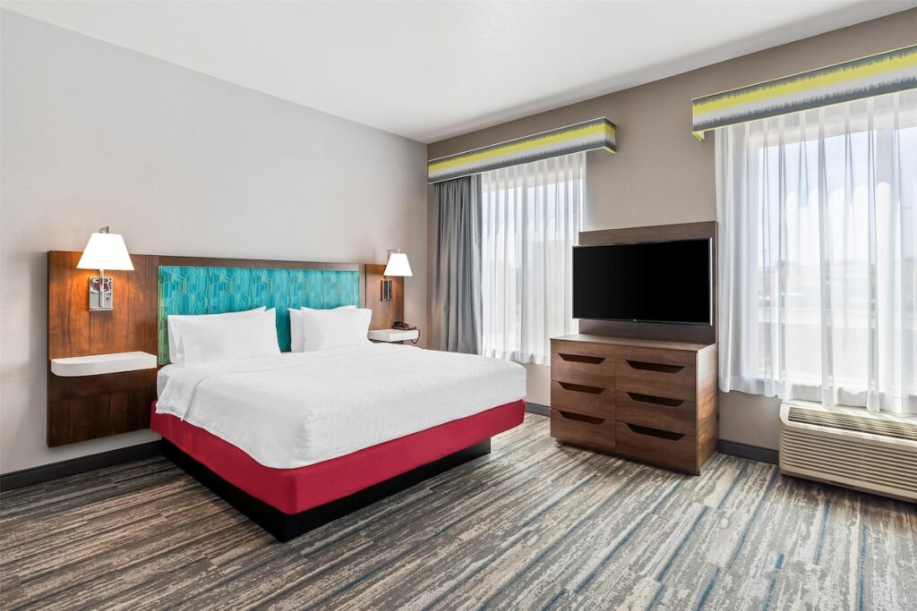 Hampton Inn & Suites Lathrop - Image 2