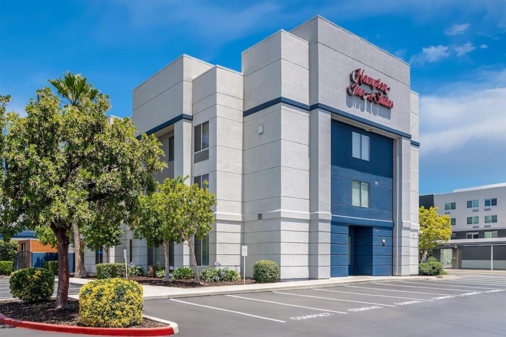 Hampton Inn & Suites Lathrop - Image 4