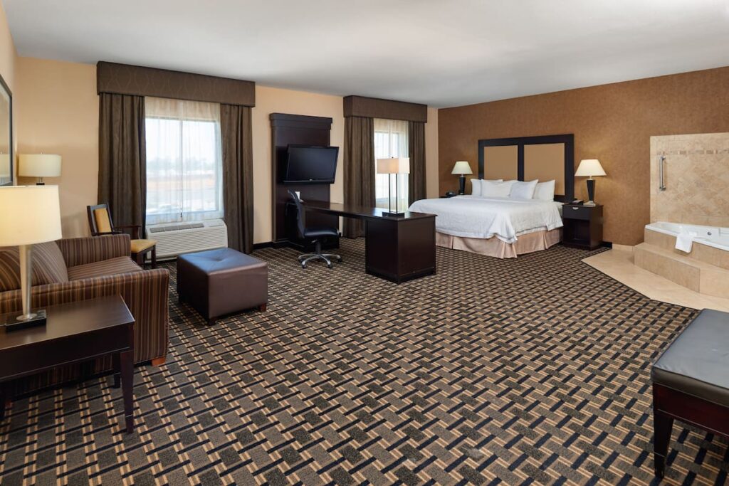 Hampton Inn & Suites Longview North - Image 3