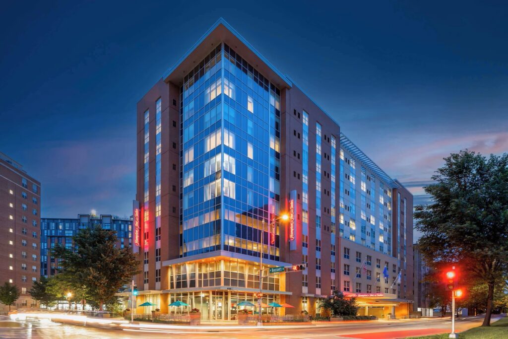 Hampton Inn & Suites Madison / Downtown - Image 2