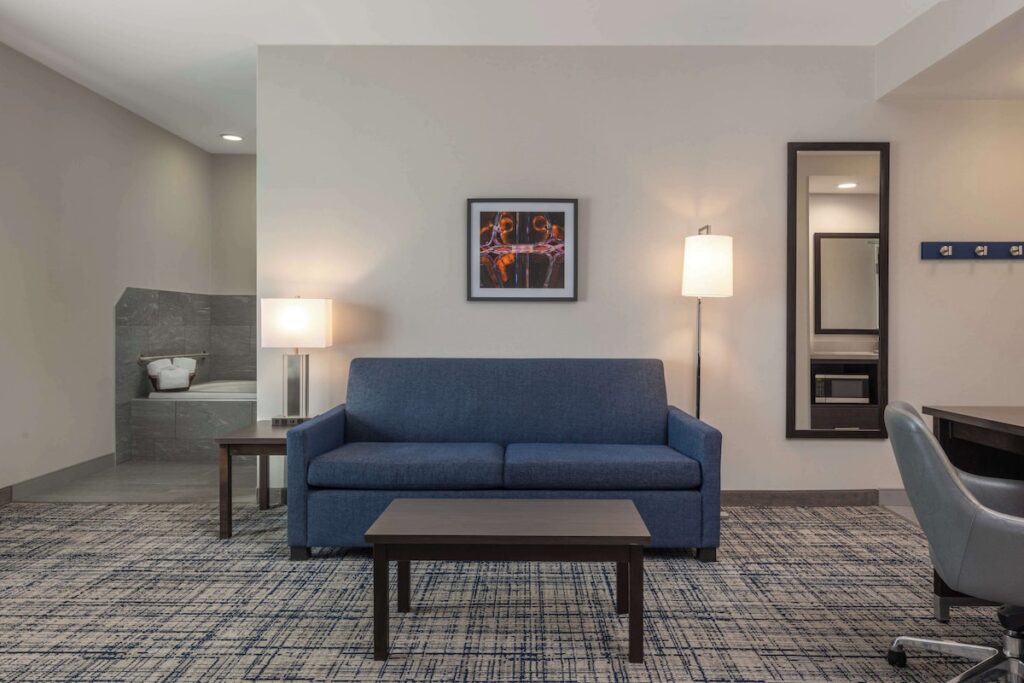 Hampton Inn & Suites Manteca - Image 3