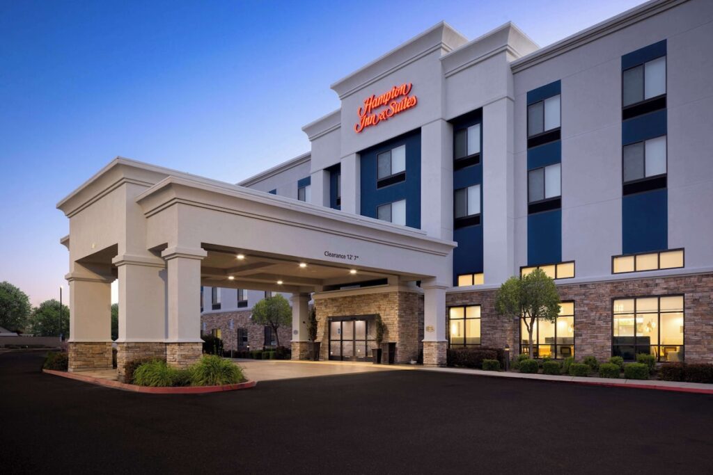 Hampton Inn & Suites Manteca - Image 4