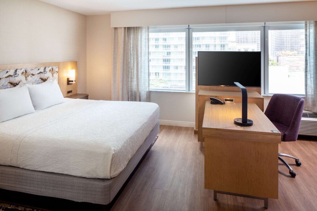 Hampton Inn & Suites Miami/Brickell-Downtown - Image 3
