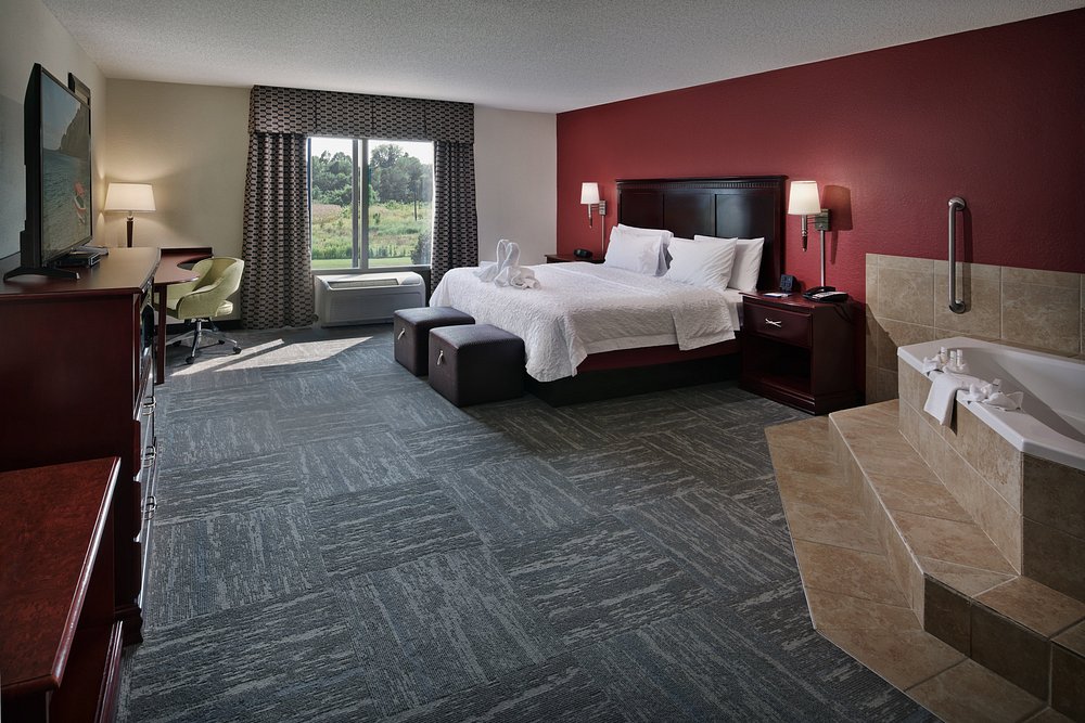 Hampton Inn & Suites Millington - Image 3