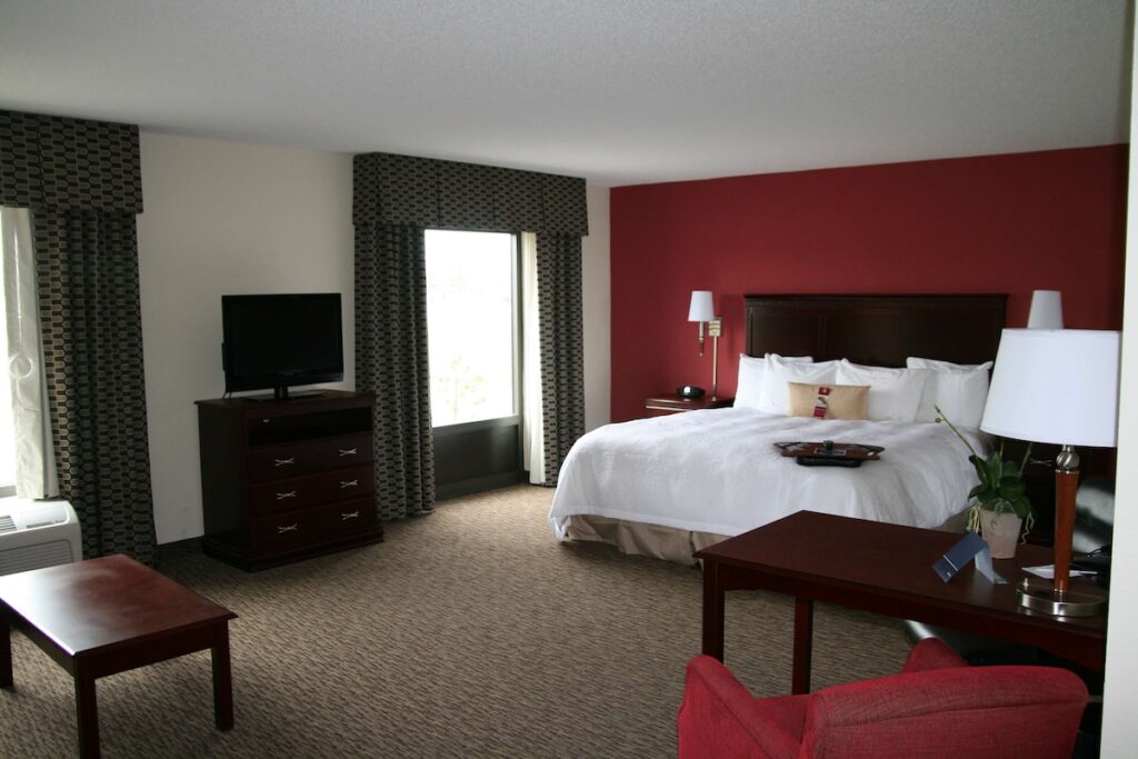 Hampton Inn & Suites Millington - Image 4