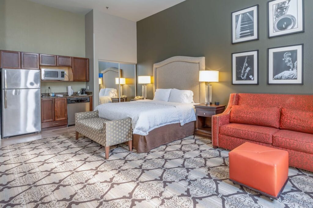 Hampton Inn & Suites New Orleans Convention Center - Image 1