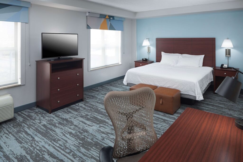 Hampton Inn & Suites Oklahoma City-Bricktown - Image 2