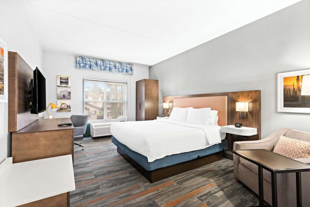 Hampton Inn & Suites Phoenix-Goodyear - Image 2