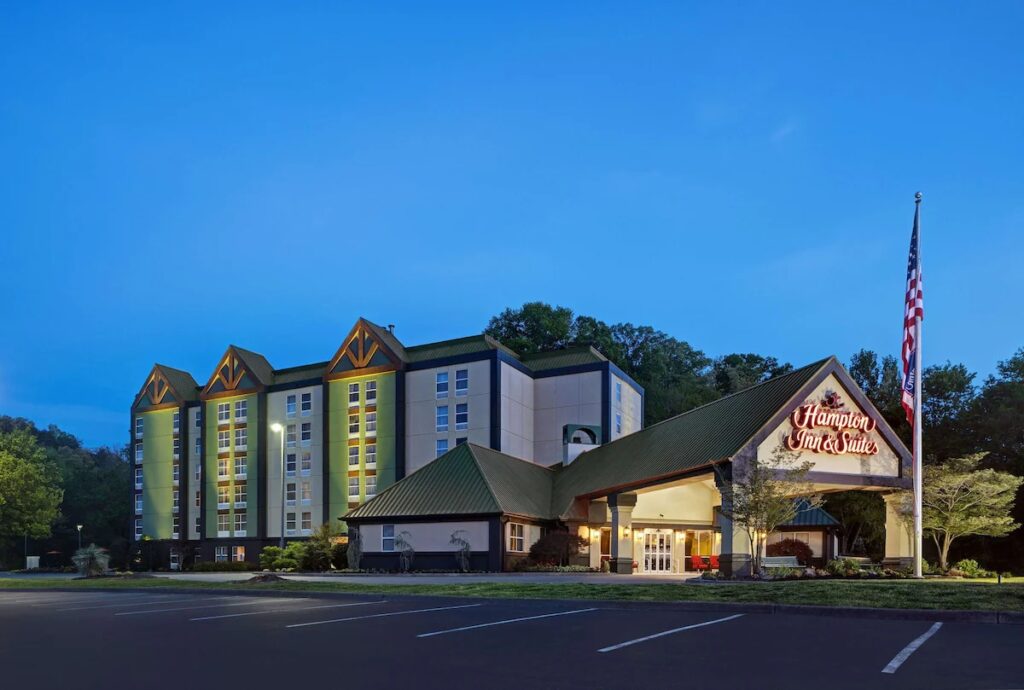 Hampton Inn & Suites Pigeon Forge On The Parkway - Image 3