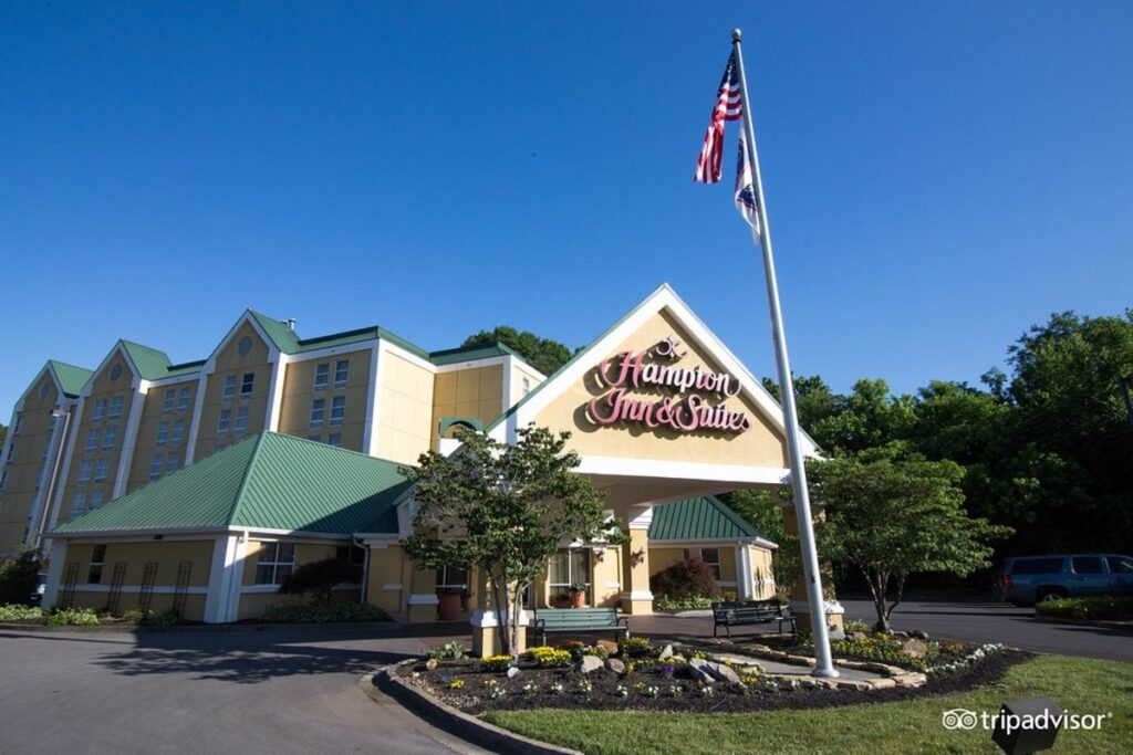 Hampton Inn & Suites Pigeon Forge On The Parkway - Image 2