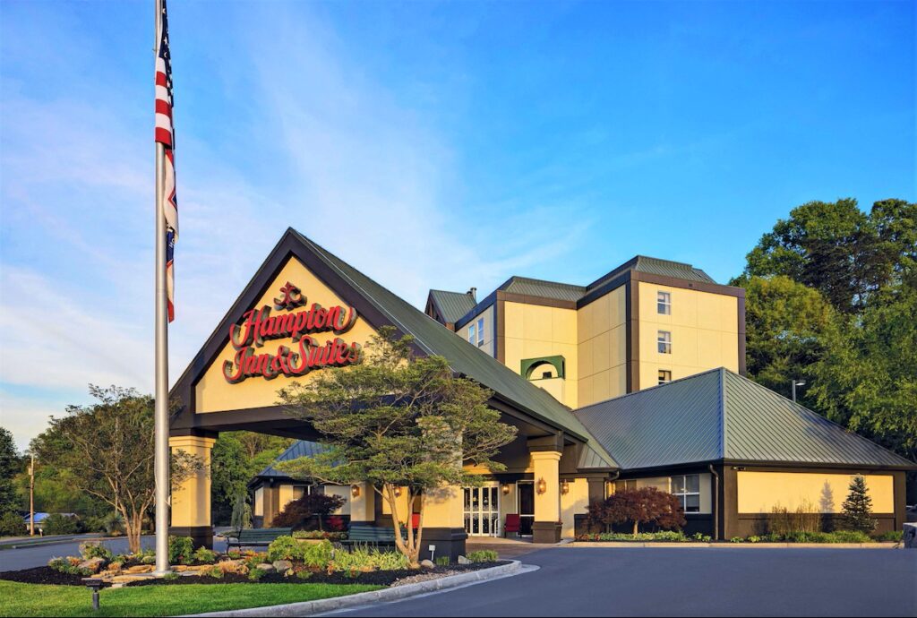 Hampton Inn & Suites Pigeon Forge On The Parkway - Image 4