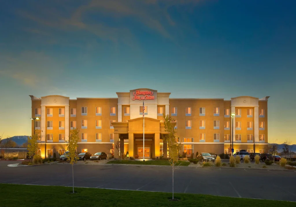 Hampton Inn & Suites Reno - Image 2