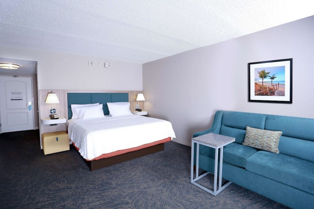 Hampton Inn & Suites Tampa-Wesley Chapel - Image 4
