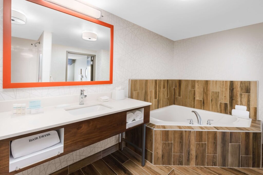 Hampton Inn & Suites Thousand Oaks, CA - Image 1
