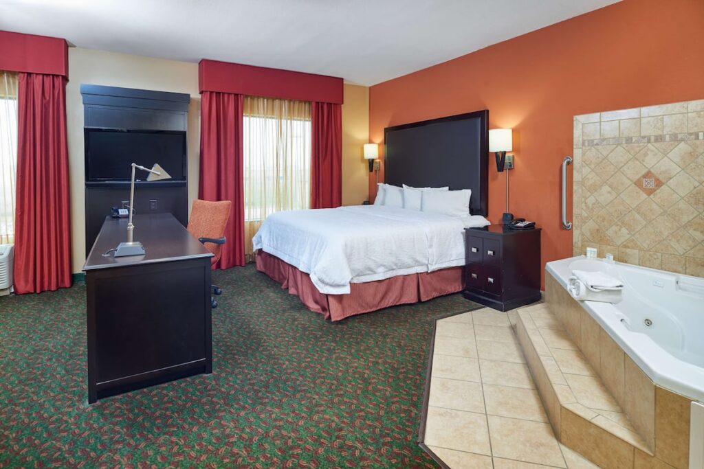Hampton Inn & Suites Waco-South - Image 2