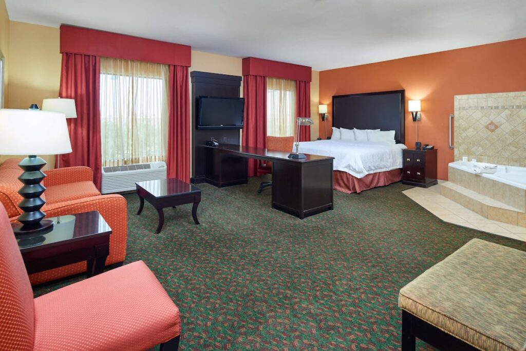 Hampton Inn & Suites Waco-South - Image 4