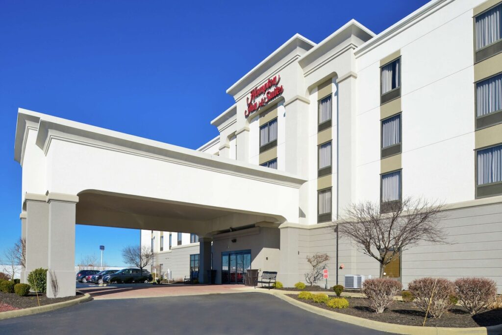 Hampton Inn & Suites Wilmington - Image 2