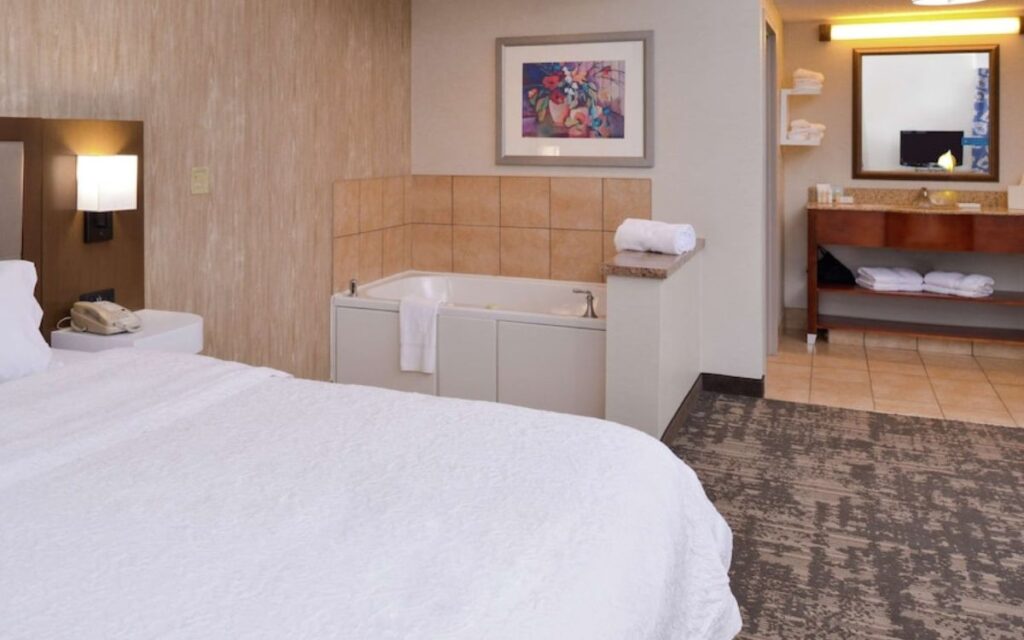 Hampton Inn & Suites Wilmington - Image 1