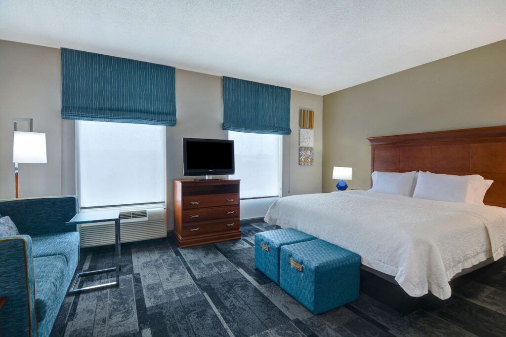 Hampton Suites Birmingham Hoover - Image 3