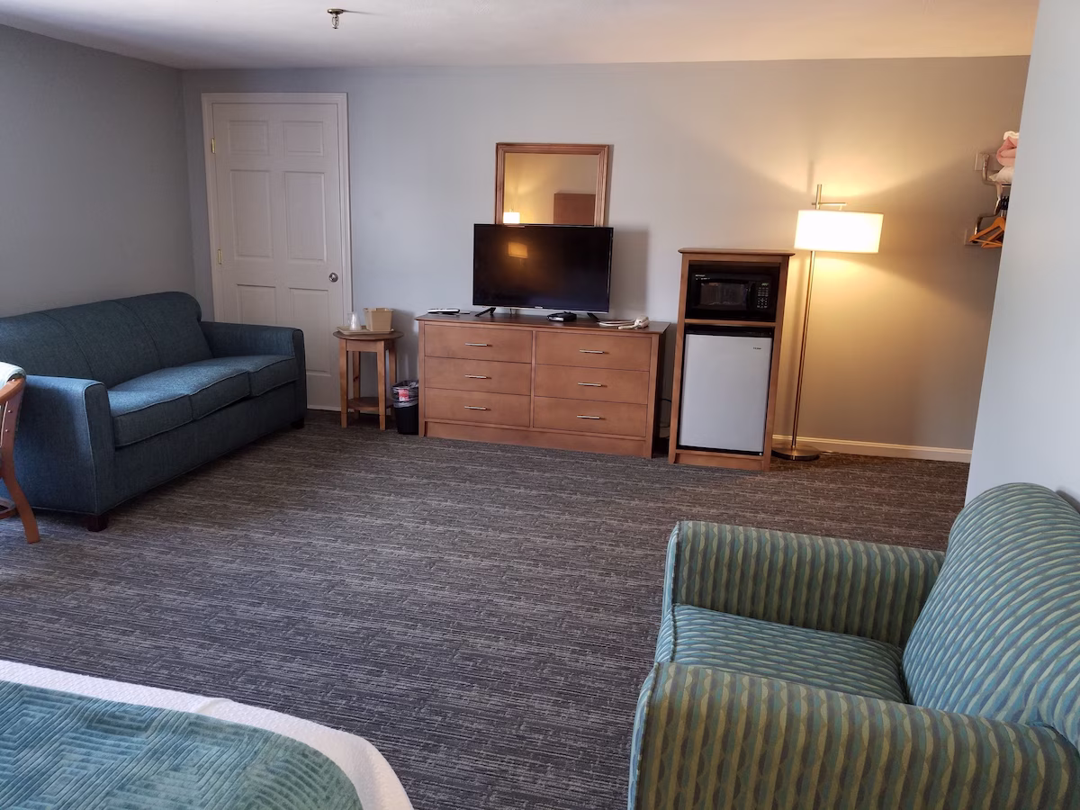 Hampton Village Inn - Image 3