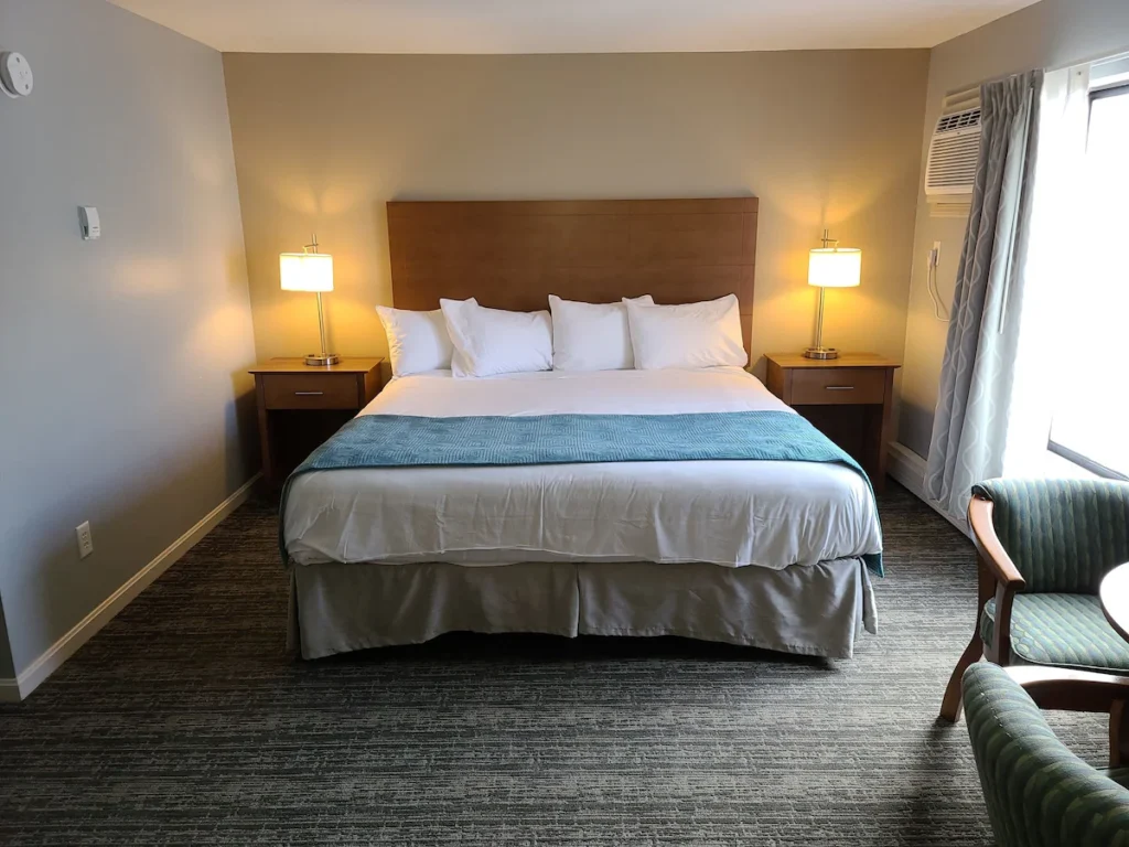 Hampton Village Inn - Image 4