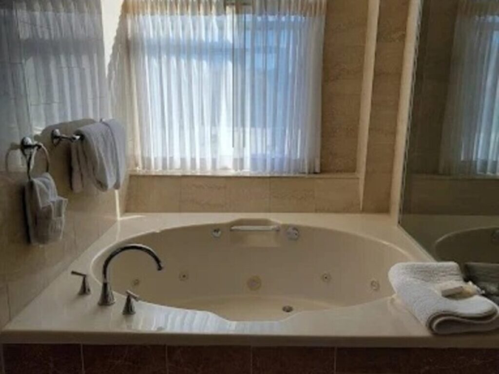 Haywood Park Hotel, an Ascend Collection Hotel - Image 2