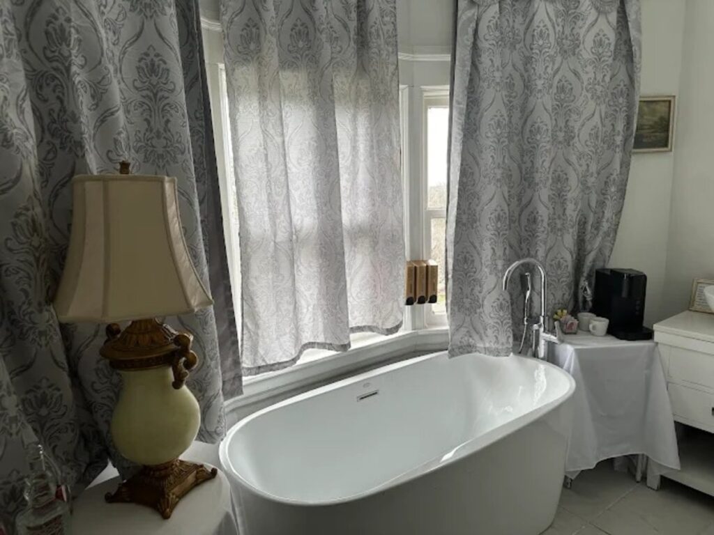 Henderson Castle Inn - Image 3