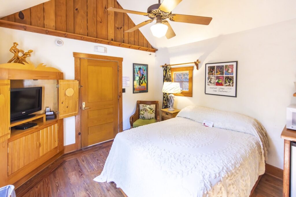 Hibiscus Coffee & Guesthouse - Image 2