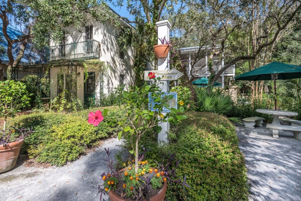 Hibiscus Coffee & Guesthouse - Image 4