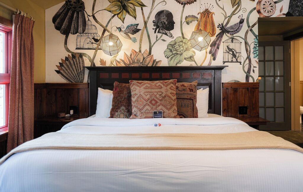 Highland Haven Creekside Inn - Image 3