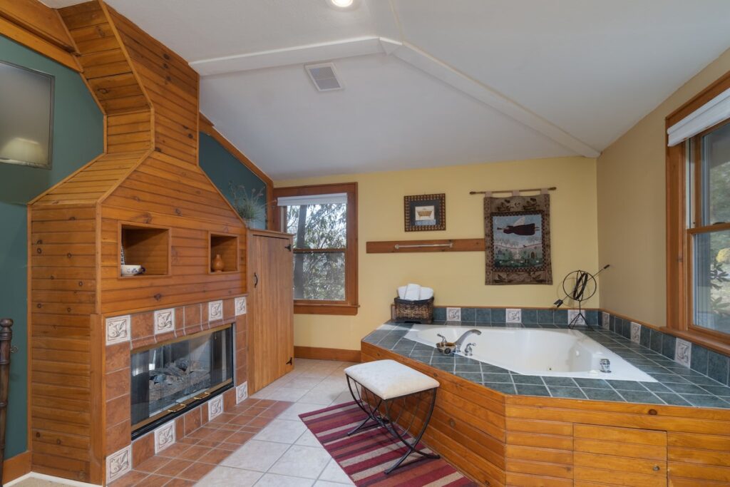 Highland Lake Inn & Resort - Image 1