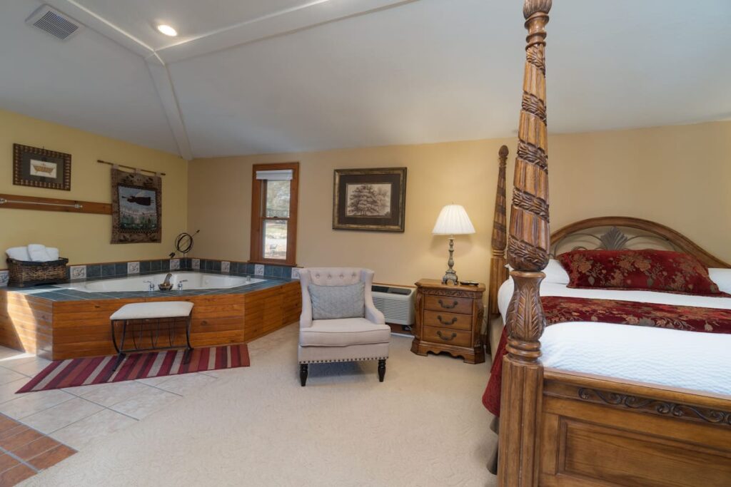 Highland Lake Inn & Resort - Image 3