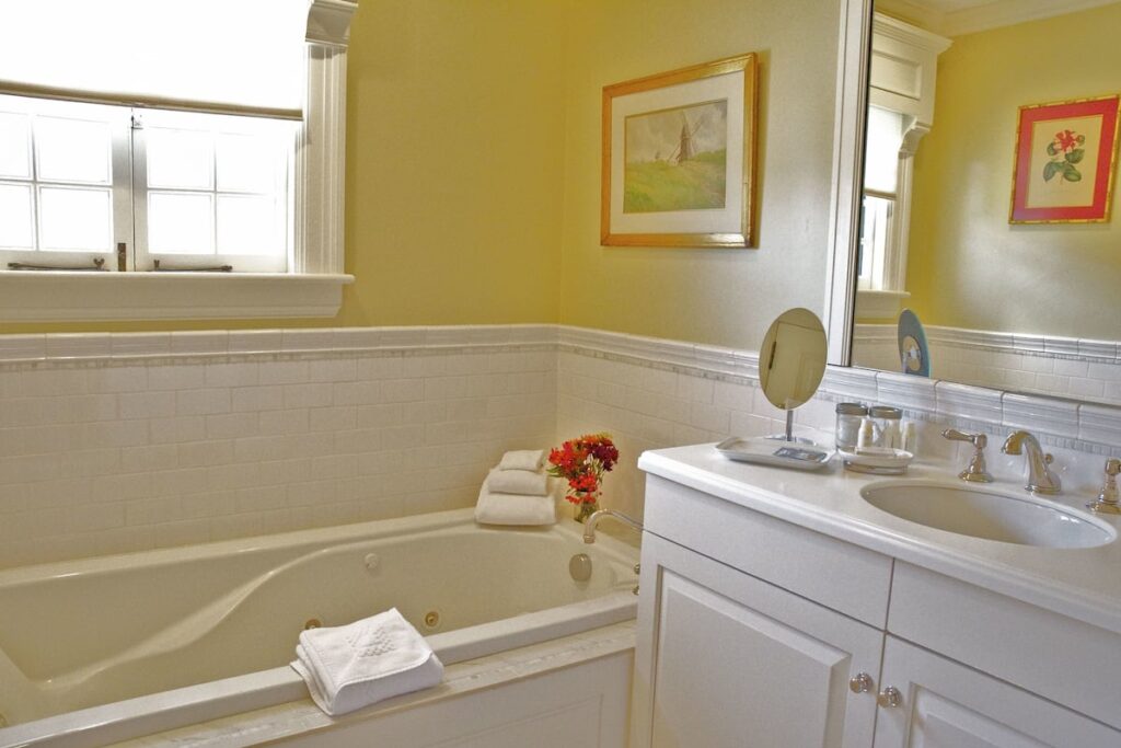 Hilltop Inn - Image 1