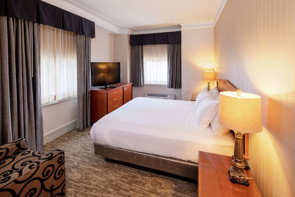 Hilton Cincinnati Netherland Plaza - Image 2