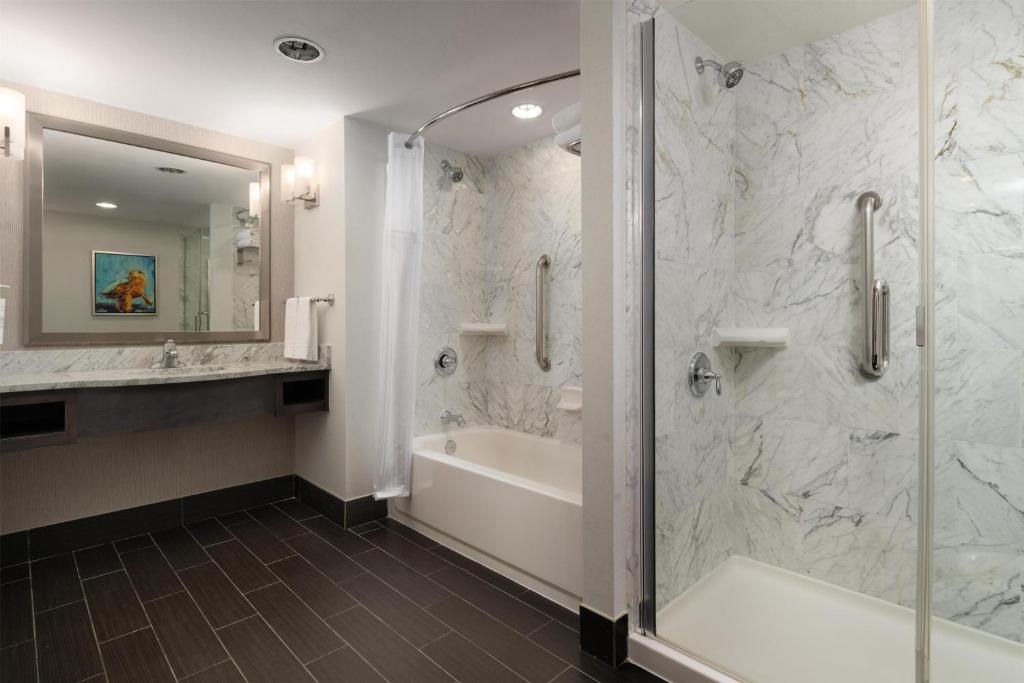 Hilton Garden Inn Charleston Waterfront/Downtown