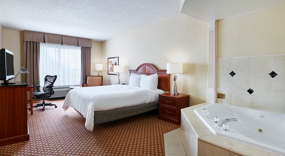 Hilton Garden Inn Charlotte North - Image 1